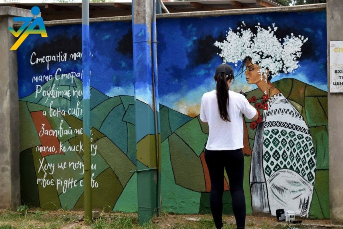 В Ужгороді створили нові патріотичні мурали – 01