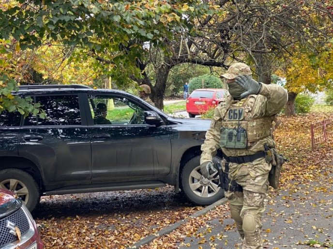 В Ужгороді затримали посадовця: опубліковано фото – 01
