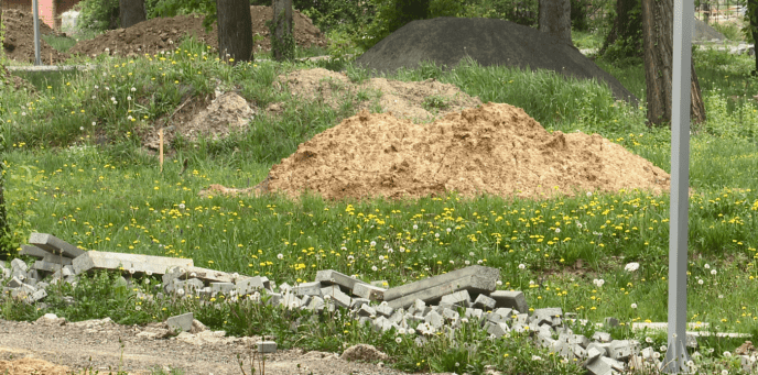 Ні грошей, ні парку: розпочата позаминулого року реконструкція парку у Мукачеві досі не завершена – 06