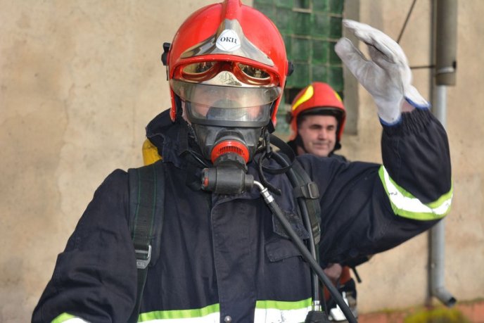 Закарпатські вогнеборці рятували людей у задимленому приміщенні – 03