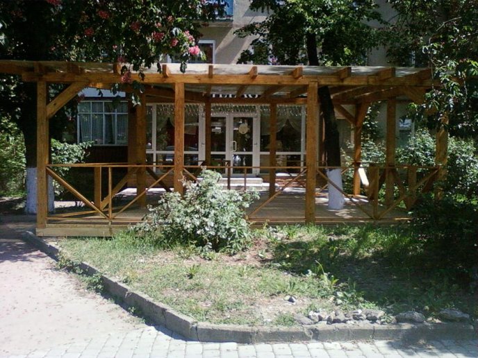 На вулиці Собранецькій в Ужгороді незаконно облаштували терасу – 02 На вулиці Собранецькій в Ужгороді незаконно облаштували терасу – 02