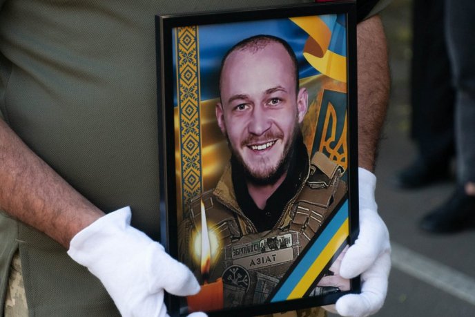 В Ужгороді сьогодні поховали двох молодих Героїв – 02