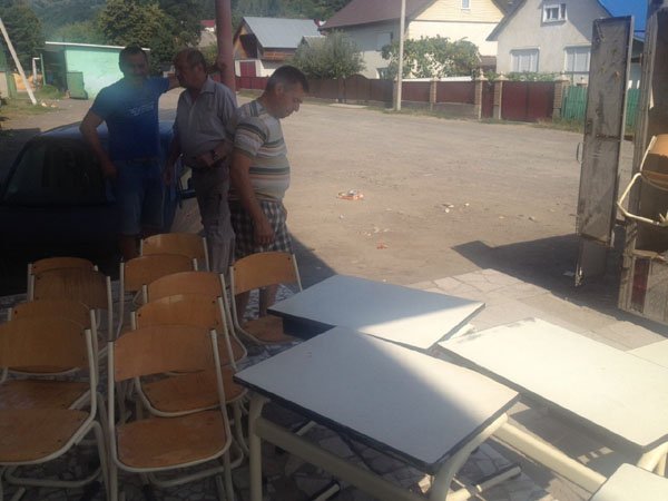 Школи Тячівщини отримали комплекти парт європейського зразка – 01