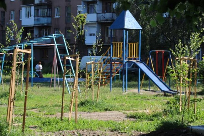 В Мукачеві показали внутрішньоквартальний проїзд, відремонтований за півмільйона гривень – 07