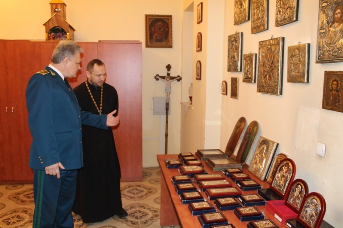 Чопська митниця передала церкві вилучені на кордоні ікони (ФОТО, ВІДЕО) – 01