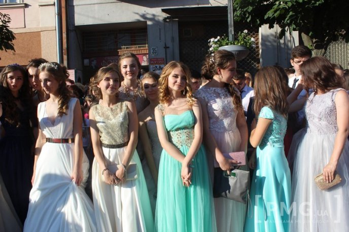 У Мукачеві нагородили випускників-медалістів – 06