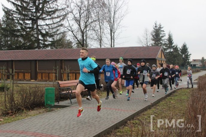 У мукачівському Парку Перемоги відбувся "Забіг закоханих" – 06