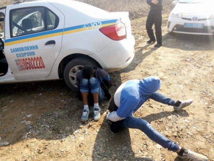 В Ужгороді двоє неповнолітніх намагалися пограбувати будинок – 06 В Ужгороді двоє неповнолітніх намагалися пограбувати будинок – 06