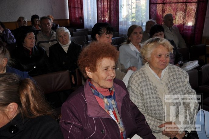 У міському Будинку школярів вітали ветеранів педагогічної ниви (ФОТО) – 01