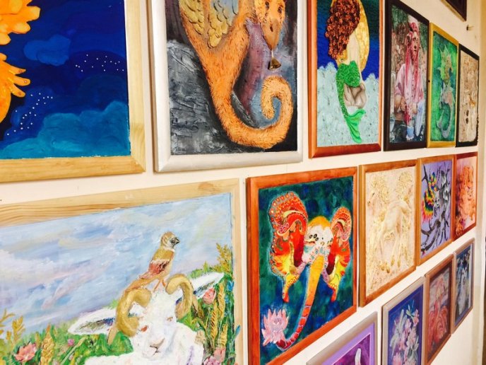 У Мукачеві в дитячій художній школі триває виставка творчих робіт випускників – 13