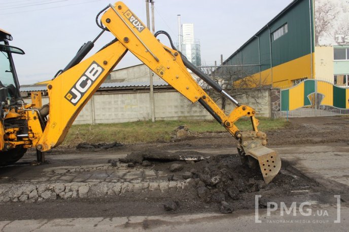 На вулиці Пряшівській-об’їзній почали ліквідовувати тріщини – 07
