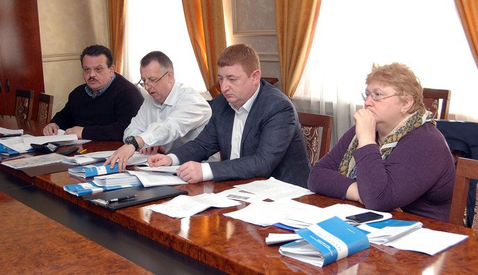 Обласні депутати обговорювали питання, які вирішуватимуться на третьому засіданні облради – 01