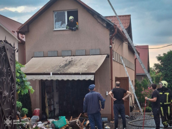 Рано-вранці у Мукачеві гасили пожежу – 01 Пожежа у Мукачеві