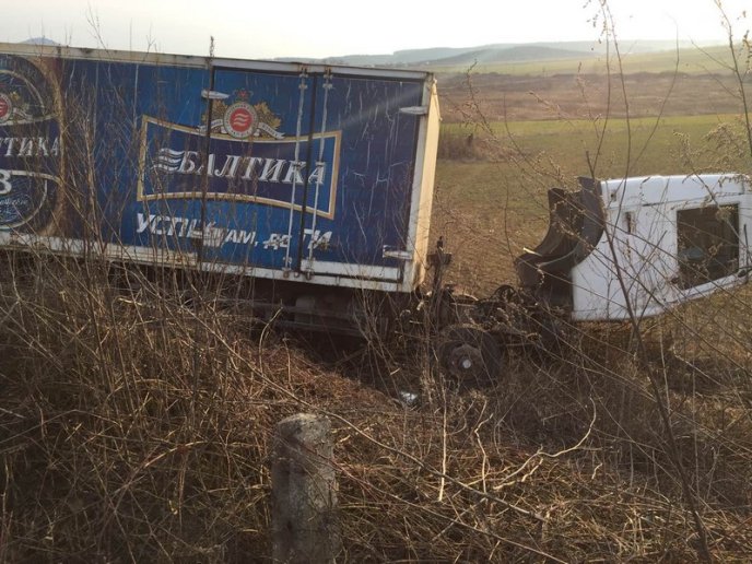 На Іршавщині сталася ДТП за участі вантажівки – 02