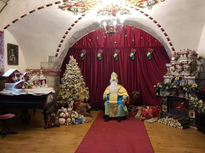 У Мукачеві відкрили резиденцію святого Миколая – 01