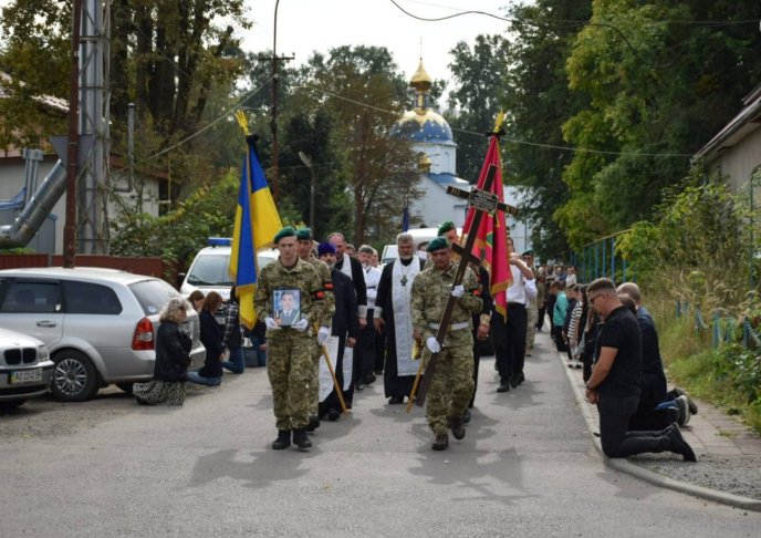 На Закарпатті попрощалися із земляком, який загинув на Луганщині – 02