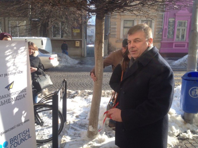 У Мукачеві відкрили ще одну сучасну велопарковку  – 03