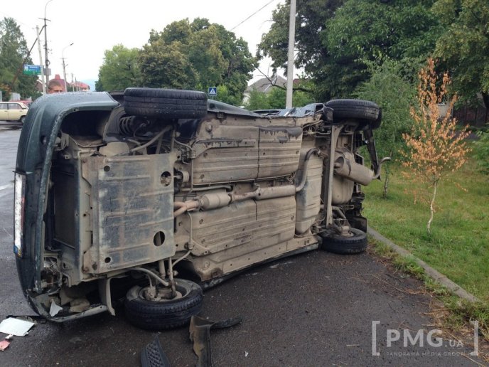 На вулиці Червоноармійській в потрійному  ДТП дивом вціліли люди – 08