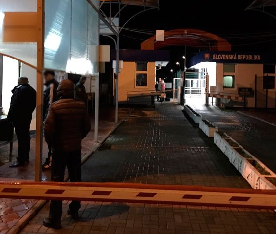 Спецоперація на кордоні: затримано митника, який вимагав хабара в учасника АТО – 01