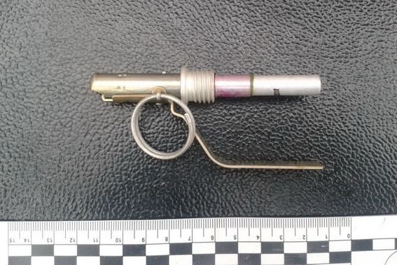 У центрі Мукачева у чоловіка виявили гранату – 01