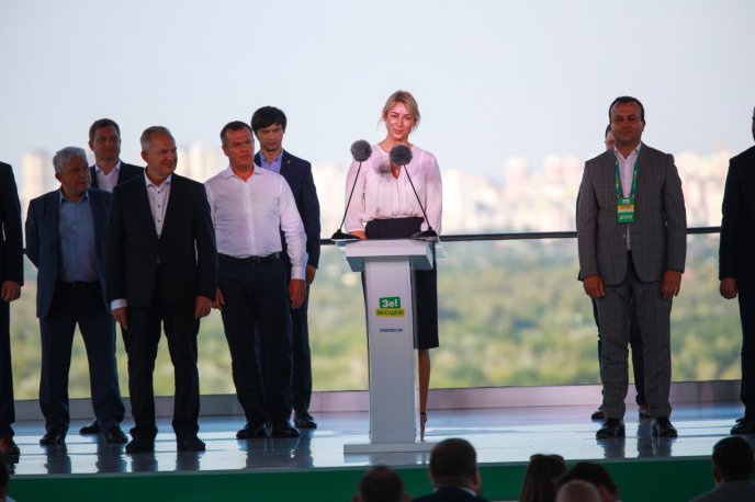 Молоді, зелені, амбітні: з’їзд «Слуги Народу» висунув кандидатів у мери – 01