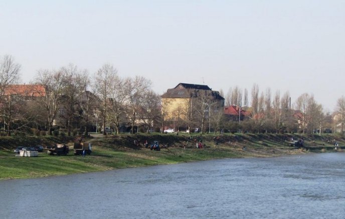 Весняне прибирання або Як Ужгород до ладу приводили – 01 Весняне прибирання або Як Ужгород до ладу приводили – 01