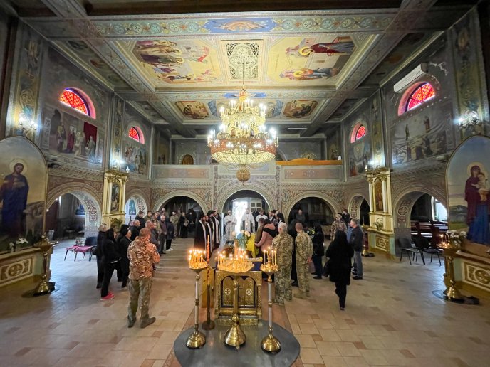 У Мукачеві поховали воїна, який загинув на війні – 04