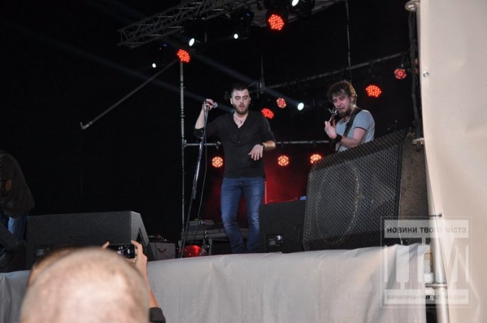 В центрі Мукачева "відгримів" концерт відомого в Україні мукачівського гурту "Without Limits" (ФОТО) – 05