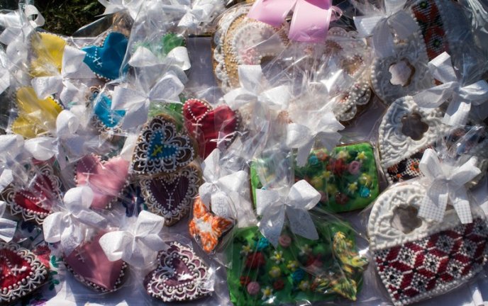 Набережна Мукачева, перед монастирем, нагадує торгову алею (ФОТО) – 03