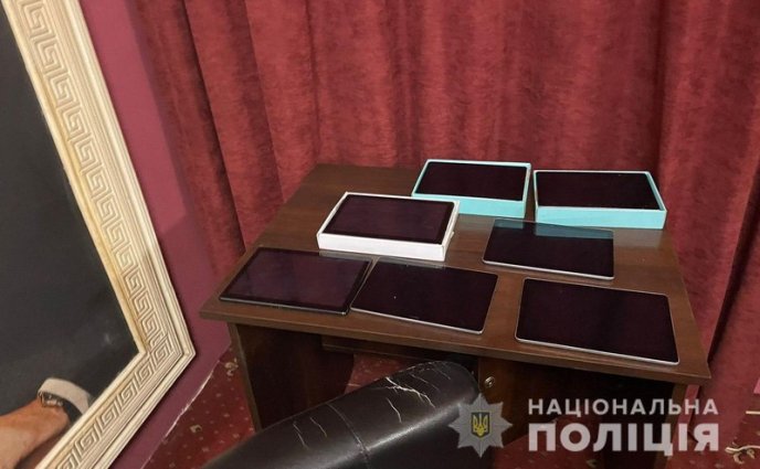 У поліції розповіли, що відбувалося у двох закладах в Тячеві – 04