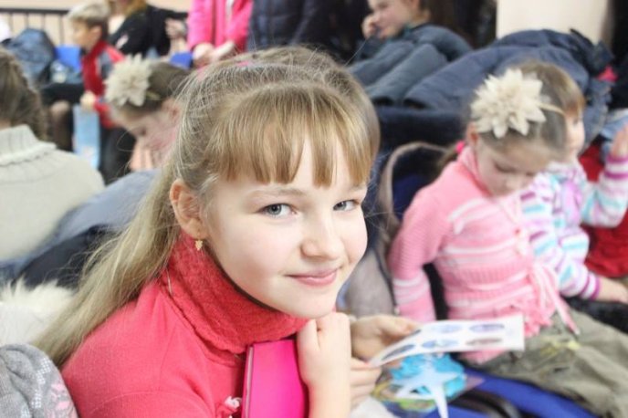 Діти переселенців зі Сходу отримали подарунки до Різдва – 06