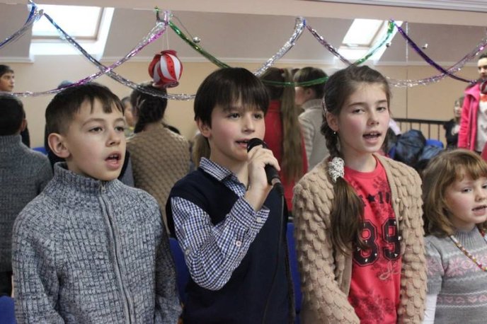 Діти переселенців зі Сходу отримали подарунки до Різдва – 15