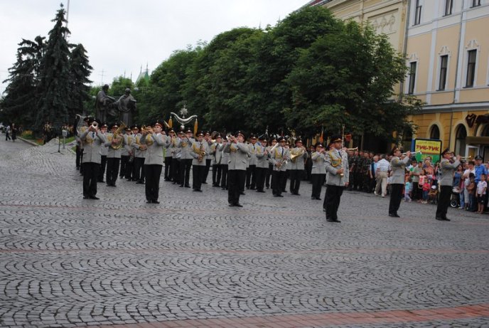 Центр Мукачева "захопили" військові (ФОТОРЕПОРТАЖ)  – 08 Центр Мукачева "захопили" військові (ФОТОРЕПОРТАЖ)  – 08
