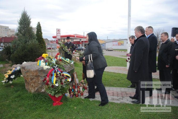 У річницю Майдану мукачівці вшанували пам’ять Небесної Сотні (ФОТОРЕПОРТАЖ) – 09