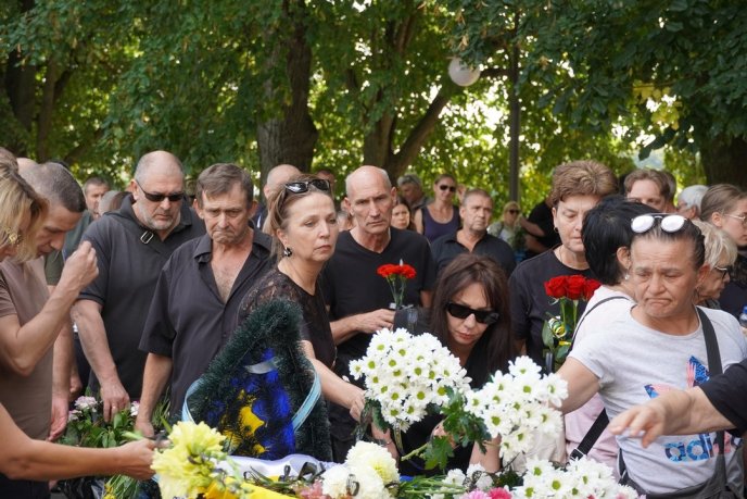 Був щирим та життєрадісним: в області провели в останню путь військового – 03