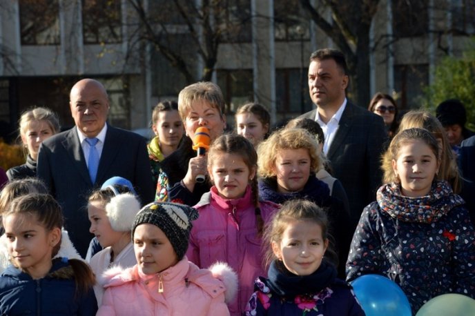 Тринадцять закарпатських шкіл отримали нові автобуси – 06