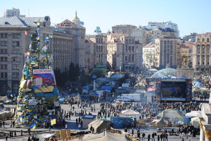 Один день з життя Майдану: на що перетворилась центральна площа України за місяць після революції (ФОТОРЕПОРТАЖ) – 37