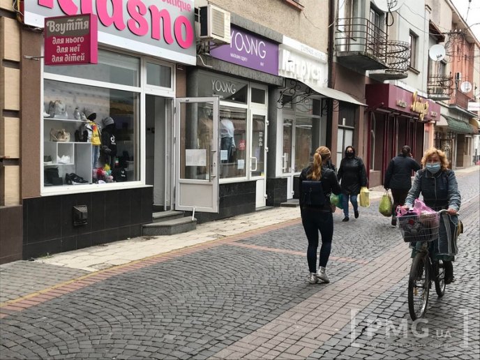 Як зараз працюють магазини у Мукачеві: фоторепортаж – 05