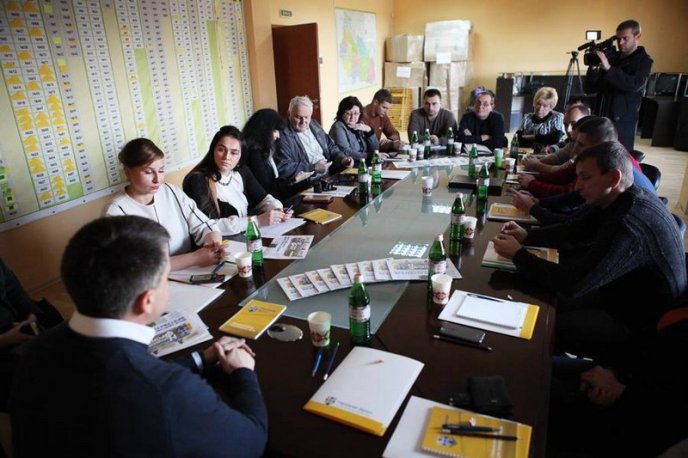 У "Народному фронті" Закарпаття обговорили рішення партійного З’їзду та проінспектували роботу осередків – 06