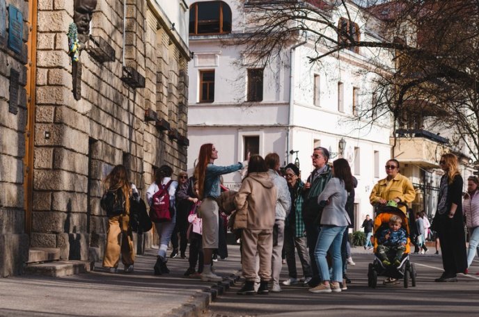 В обласному центрі Закарпаття проводять цікаві екскурсії для внутрішньо переміщених осіб – 09 В обласному центрі Закарпаття проводять цікаві екскурсії для внутрішньо переміщених осіб – 09