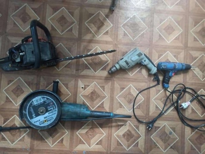 У ромському поселенні на Мукачівщині знайшли чимало крадених речей: опубліковано фото – 09