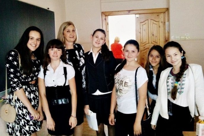 Шкільний фотоальбом: як учні Мукачева 1 Вересня відзначали (ФОТОРЕПОРТАЖ) – 53