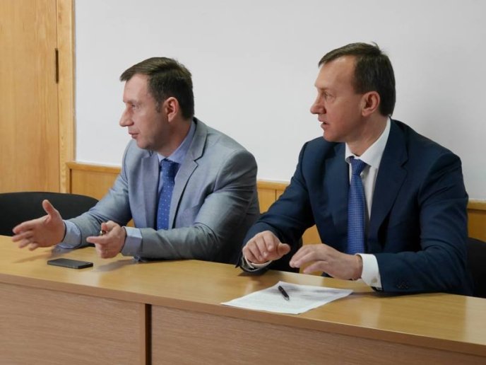 Керівники Ужгорода закликали місцевих перевізників маршрутних таксі дотримуватись графіків руху – 03