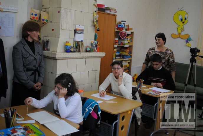 Олександр Ледида відвідав у Мукачеві Обласний центр соціально-психологічної реабілітації дітей та молоді з функціональними обмеженнями (ФОТО) – 20