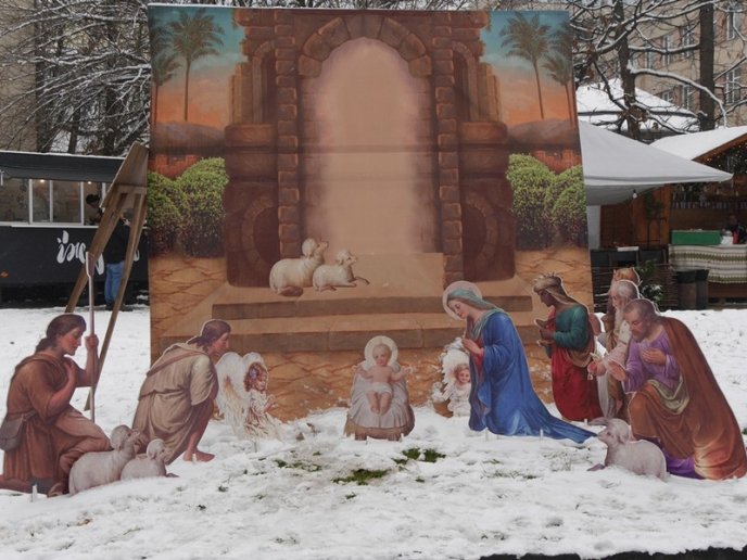 В Ужгороді розпочався новорічно-різдвяний ярмарок – 01