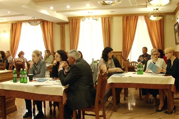 У Рахові для фахівців сфери публічних закупівель провели навчання – 01