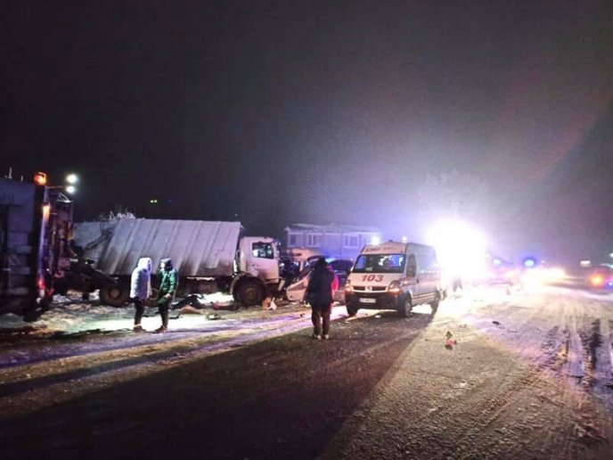 У сусідній області вночі сталась моторошна ДТП. Є загиблі та багато травмованих – 03