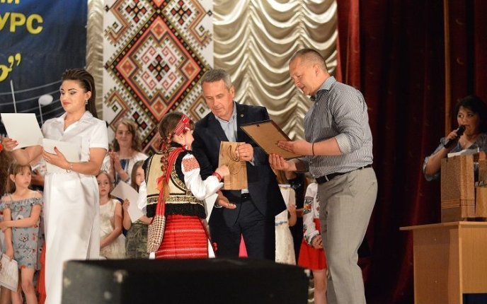 У Рахові пройшов ХІ районний фестиваль-конкурс естрадної пісні "Над Тисою" – 08