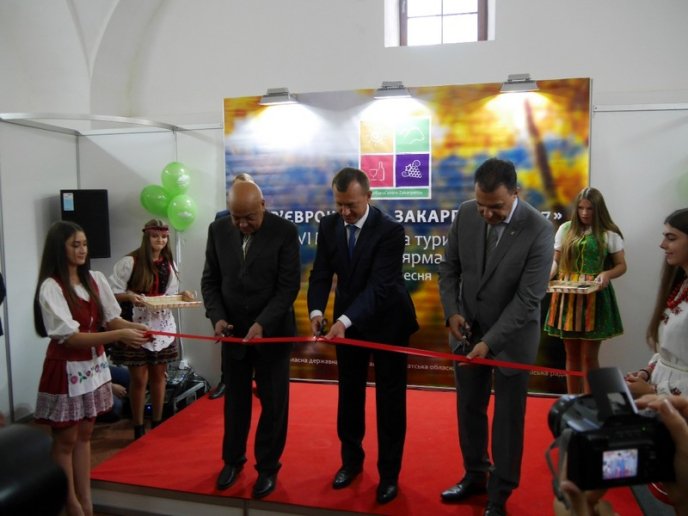 В Ужгороді стартувала найбільша туристична виставка області – 05