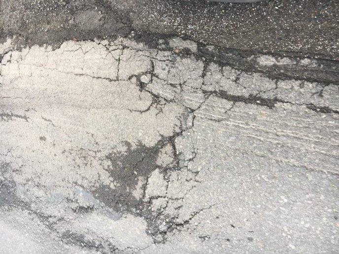 Моторошна ДТП: мікроавтобус виїхав на зустрічну смугу, де рухався евакуатор – 01